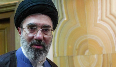 СМИ сообщили о тайной эвакуации лидера Ирана в Москву