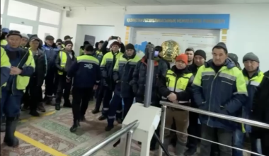 «Платите по закону» — коммунальщики вышли на забастовку в Астане