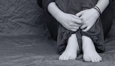 «Заставили сделать боди-массаж мужчине»: в Шымкенте девушка заявила о насилии