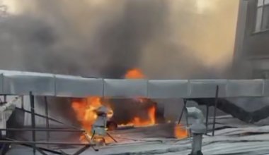 Пожар вспыхнул в кафе рядом с жилым домом в Таразе