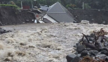 Стихия на Гавайях: дома смывает, тысячи покидают жилье