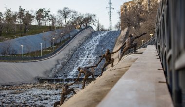 Живая цепь на Сайране: новый арт-объект открыли в Алматы