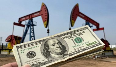 Почему слабеет доллар? Казахстанские аналитики назвали три причины