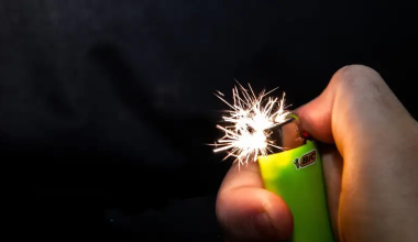 Торговец пытался себя сжечь на рынке в Караганде – видео