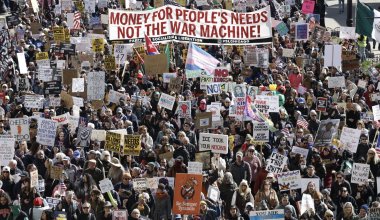 «No Kings»: протесты против политики Трампа охватили города США