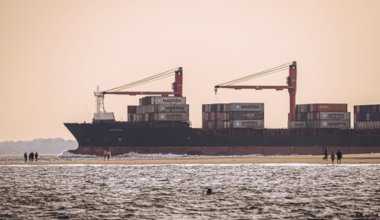 Хуситы могут атаковать международные суда в Красном море