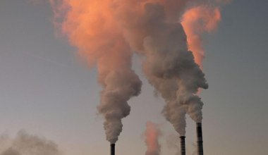 Атырауский НПЗ оштрафовали на 520 млн тенге после жалоб на едкий запах