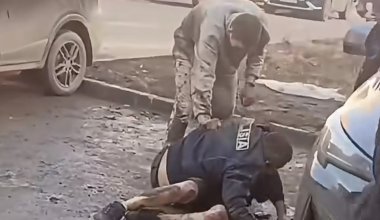 Трое пьяных мужчин напали на полицейского в Костанае