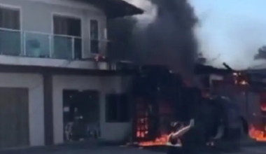 Самолет рухнул на кафе в Бразилии: есть погибшие и разрушения