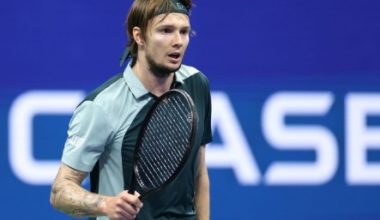 Казахстанец Бублик потерпел разгромное поражение во Франции