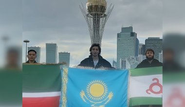 Чеченец поднял флаг Казахстана со словами благодарности