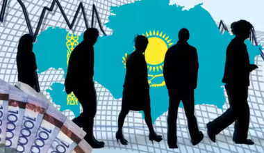 Кто в Казахстане получает больше миллиона тенге