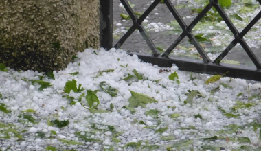 Казахстан накроет снег, град и шквалы