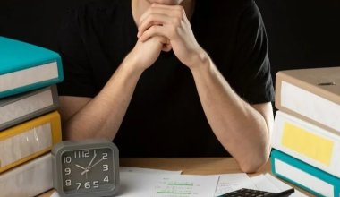 Не от хорошей жизни: свыше 1,3 миллиона казахстанцев работают сверх нормы