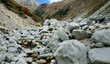 Алматинцев предупредили о камнепадах и оползнях в горах