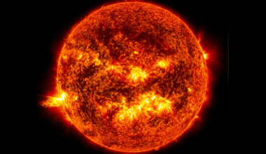 На Солнце произошли мощные вспышки впервые за недели