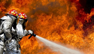 Крупный пожар в цехе под Туркестаном тушили больше 100 человек