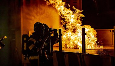 Чёрный дым накрыл Алматы: горит картонный завод