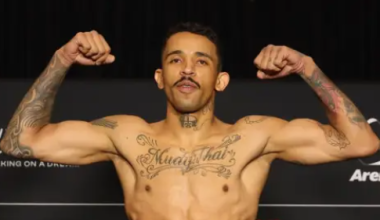 Экс-чемпион UFC проиграл нокаутом в бою дивизиона Рахмонова