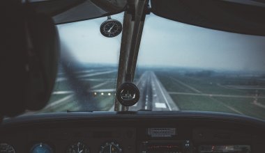 Самолёт, летевший в Баку, экстренно развернули над Казахстаном