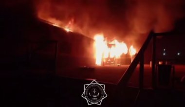 В Степногорске ночью загорелись вагоны для рабочих