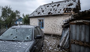 В Актюбинской области град разбил дома и автомобили