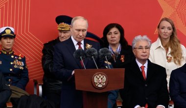 В Москве проходит парад Победы. На трибуне присутствует Токаев