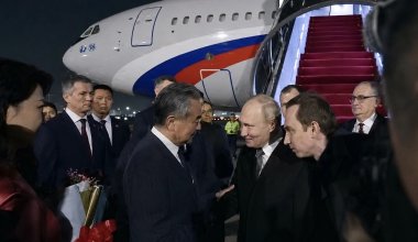 Путин прибыл в Китай. Главная встреча с Си Цзиньпином - уже 20 мая