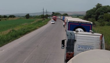 Граница парализована: кыргызстанцы не могут попасть в Казахстан