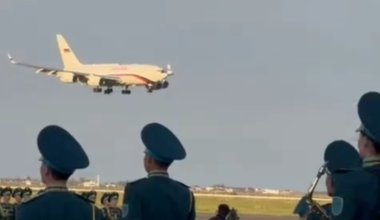 Токаев встретил Путина в аэропорту Астаны