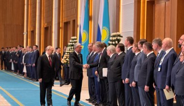 Кто сопровождает Путина на переговорах с Токаевым