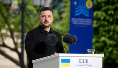 Зеленский предложил Путину встречу и призвал закончить войну