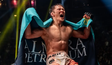 Казахстанец Жумагулов не смог стать двойным чемпионом из-за запрещенного удара