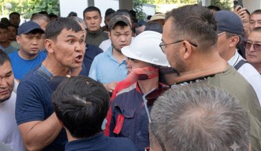 «Мы работаем в печи»: рабочие завода в Таразе устроили стихийный протест после наркорейда