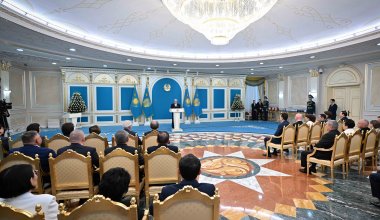 Врачей не хватает, больницы стареют: Токаев обратился к медикам