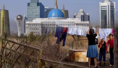 "Просто поднять зарплаты недостаточно": экономист о ситуации в Казахстане