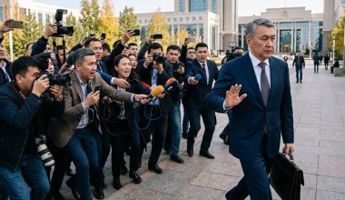 Фотки, ставки и брань: как в Казахстане строили этические нормы для государственных служащих