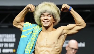Первый в истории: казахстанец получил $100 тысяч бонуса от UFC