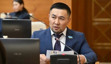 Поздравивший маму депутат Назаров намекнул на уход из политики