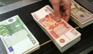 В Казахстане ужесточили условия для проведения операций с рублями