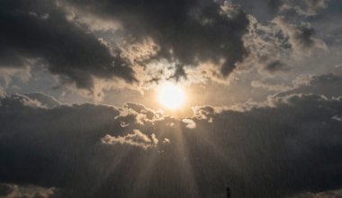 Сильные ветра и дожди: штормовое предупреждение объявлено в Казахстане