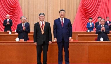 Си Цзиньпин наградил этнического казаха высшим орденом Компартии Китая