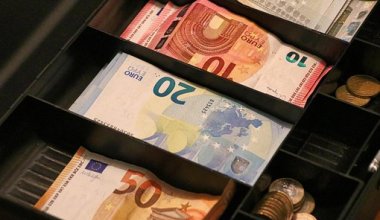 После всплеска 2022 года: переводы в Казахстан рухнули до минимума