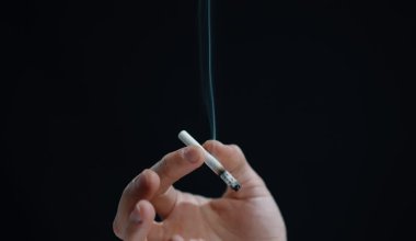 За брошенные на землю окурки в Астане теперь штрафуют и ночью