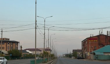Атырау затянуло дымом: жители жалуются на сильный запах гари