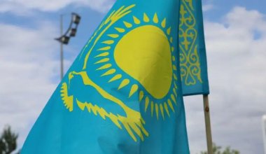 Казахстанцам разрешат вывешивать флаг на балконах