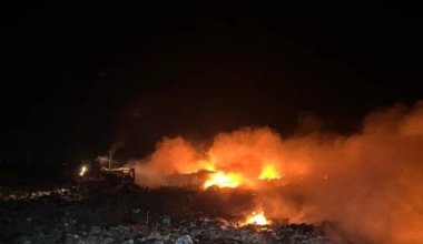 Мусорный полигон горит в Астане: пожарные столкнулись со сложностями