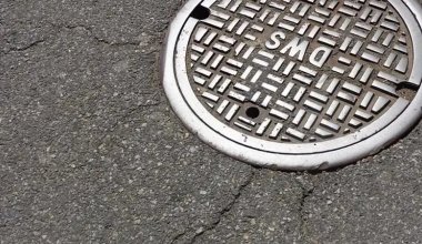 Малыш упал в колодец из-за открытого люка посреди улицы в Костанае