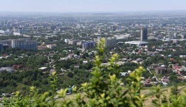 Алматинцы массово вызывают скорую из-за жары
