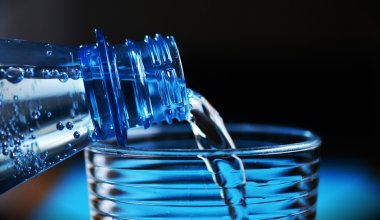Обычная вода в Казахстане подорожала на 15% за год